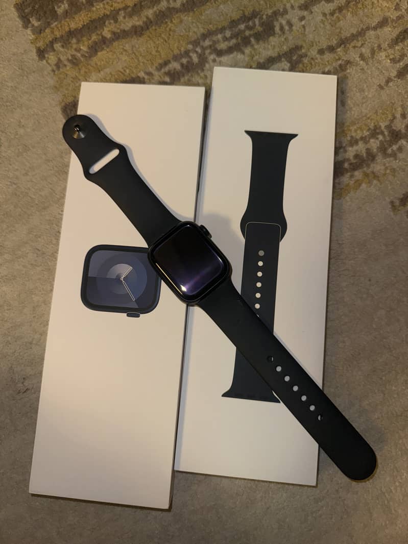 apple smart watch series 9,41 mm,black dial and band 0