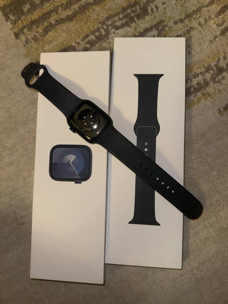 apple smart watch series 9,41 mm,black dial and band 1