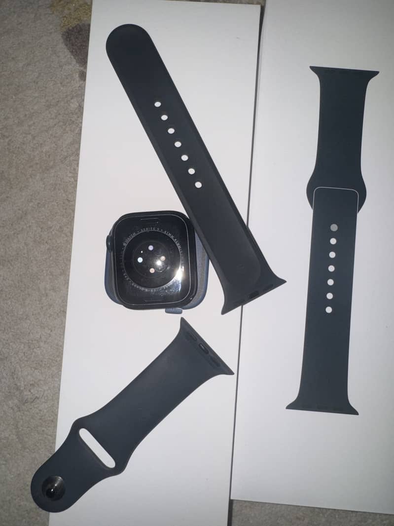 apple smart watch series 9,41 mm,black dial and band 3