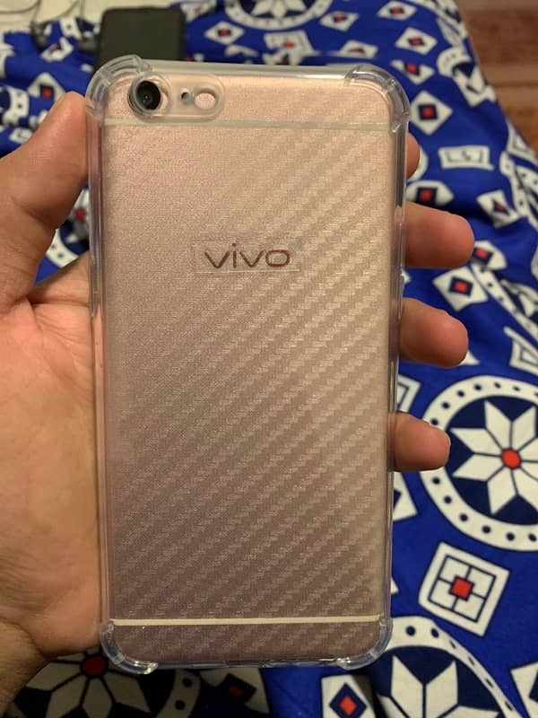 Vivo X7 10/10 condition with charger 1