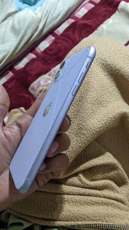 Iphone 11 non PTA only jezz sim working back crick 93 health 11