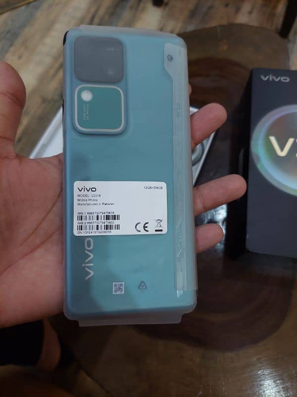 VIVO V30 JUST LIKE NEW. . . 10/10 JUST 2 MONTHS USED 7