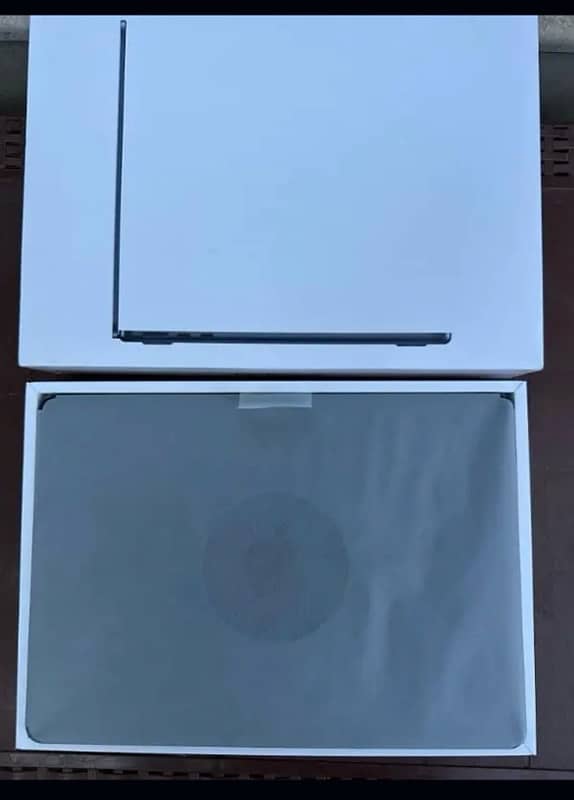 MacBook Air M2 Slightly used 100% Battery 13 cycle charge 1