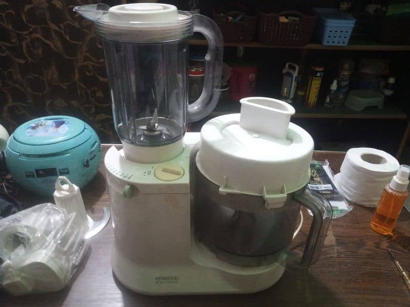 Kenwood Food Processor (FP505) 1