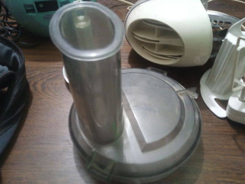 Kenwood Food Processor (FP505) 5