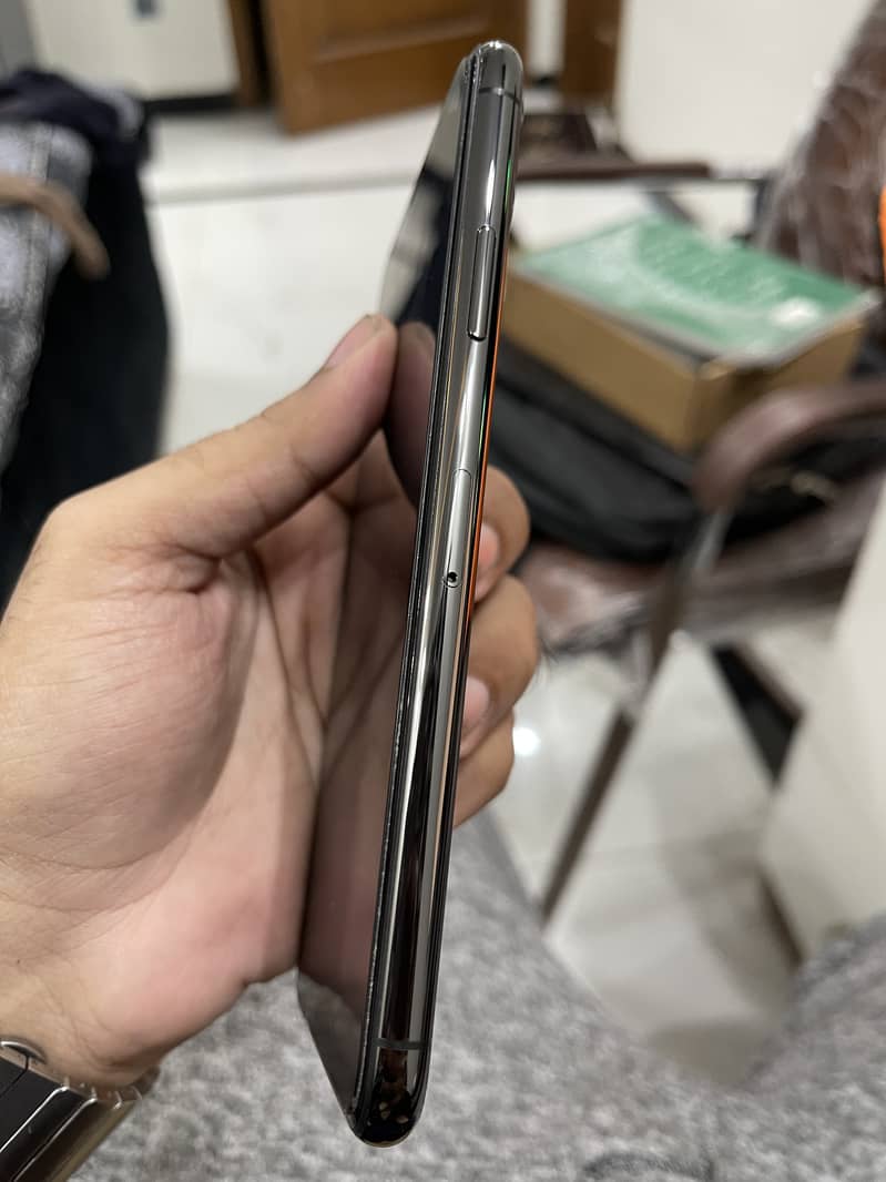 iPhone 11 Pro Max PTA Approved 64gb 5