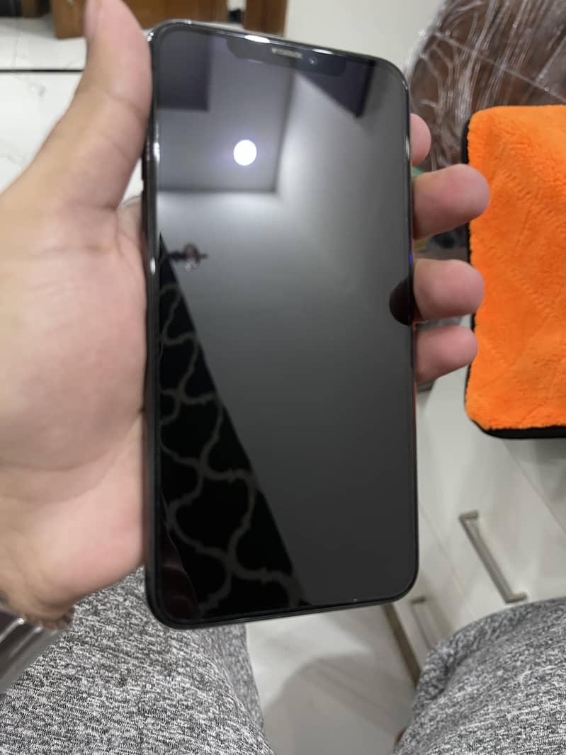 iPhone 11 Pro Max PTA Approved 64gb 7