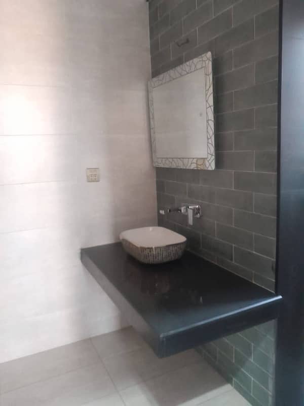 1 knal lower portion available for rent Nasheman colony Multan 1