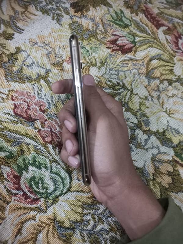 iPhone XS 64GB non PTA 1