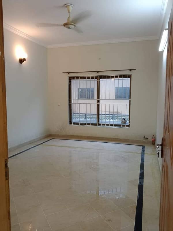 BEAUTIFUL UPPER PORTION FOR RENT 6