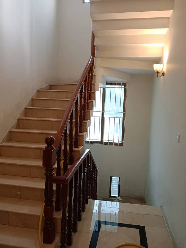 BEAUTIFUL UPPER PORTION FOR RENT 13