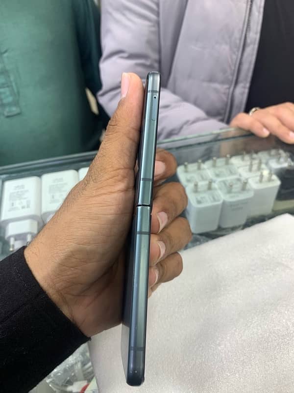 Samsung flip 3 offical pta approve 8gb ram 256 storag screen pa scract 3