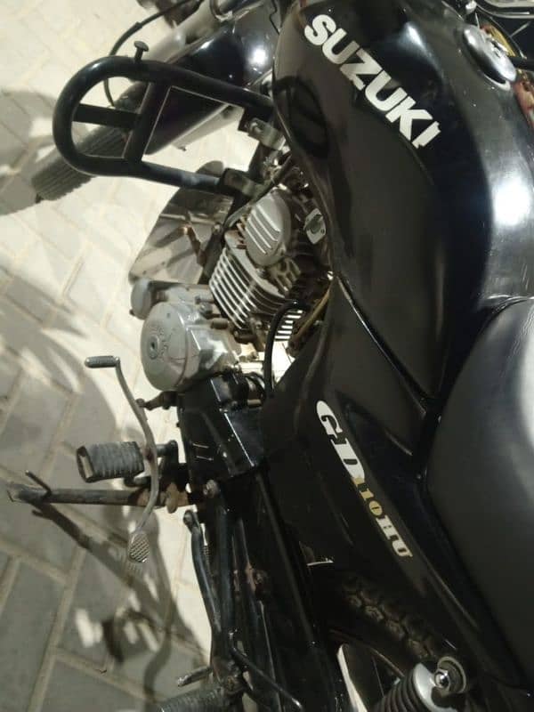 bike 10 by 9 acchi conditioner donon tyre new sirf Kapi hai baki ki 4