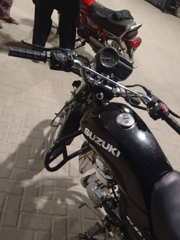 bike 10 by 9 acchi conditioner donon tyre new sirf Kapi hai baki ki 7