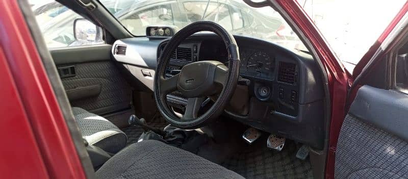 Toyota Hilux 1992 13