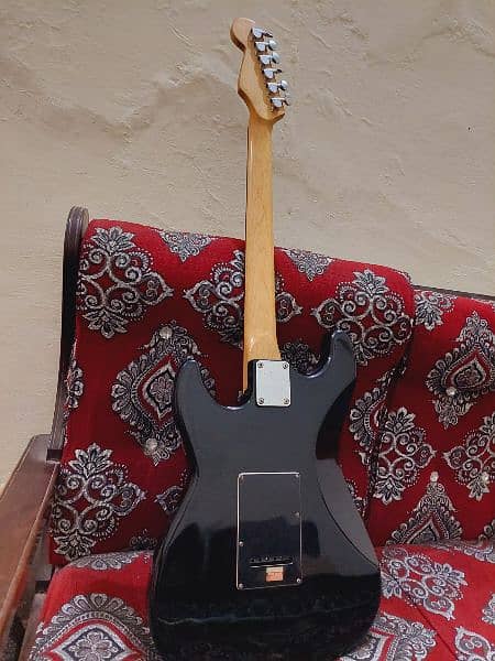 electric guitar with bag, new strings set and pick 3