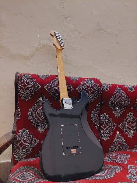 electric guitar with bag, new strings set and pick 6