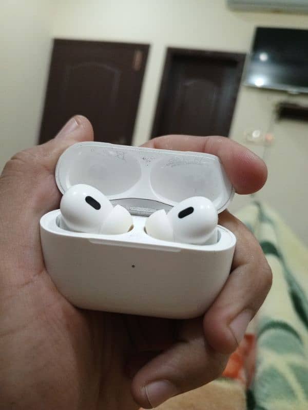 Apple AirPods Pro (2nd Gen) With magsafe 1