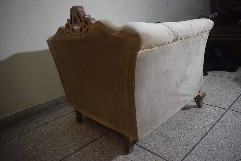 light brown queen head sofa 1