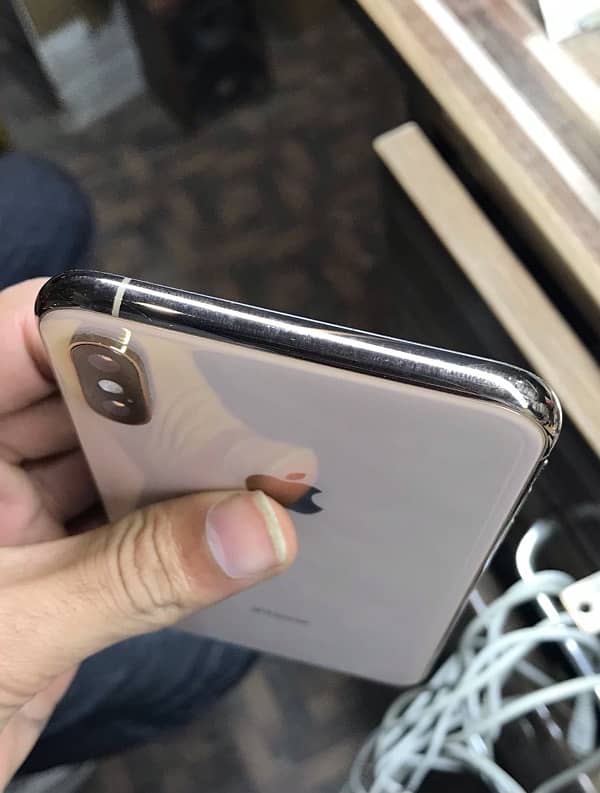 iphone XS MAX 4