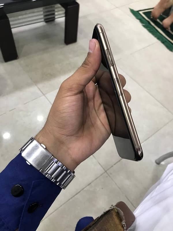 I Phone XS 256gb Mint Condition 2