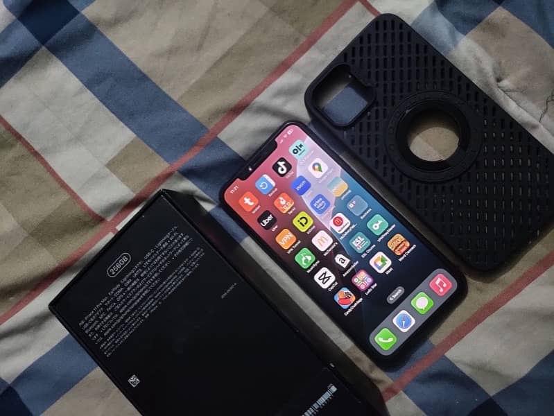 Iphone 11 pro max 256gb pta approve with box 1