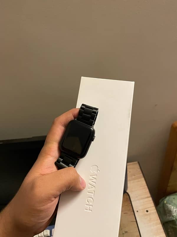 Apple Watch Series 5 44mm GPS + Cellular 3