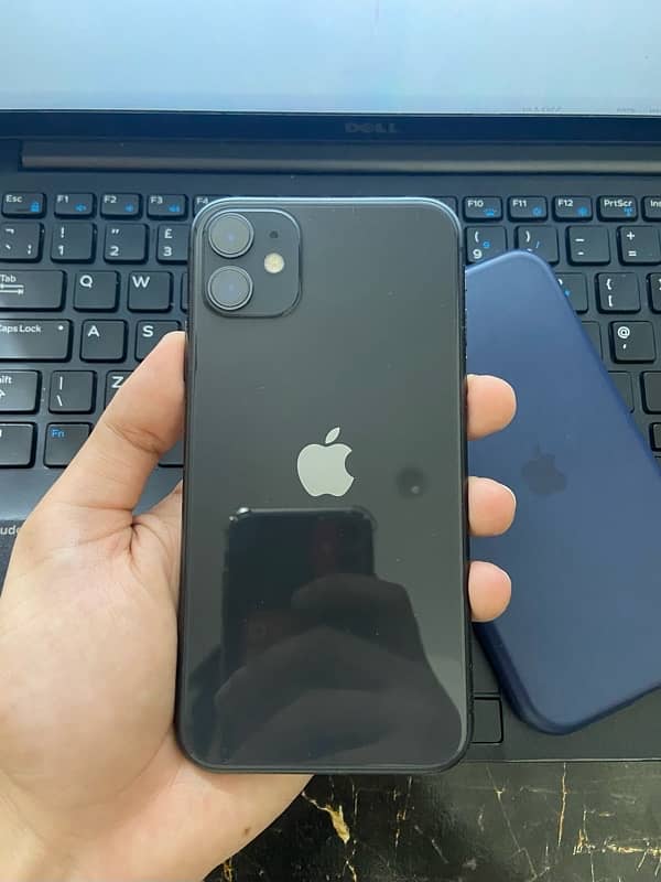 Iphone 11 factory unlock black A+ condition 0