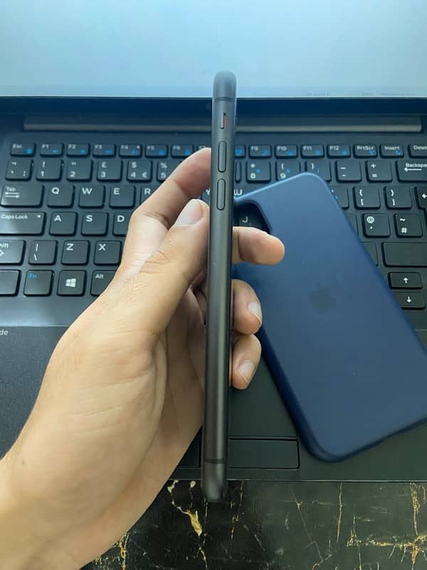 Iphone 11 factory unlock black A+ condition 1