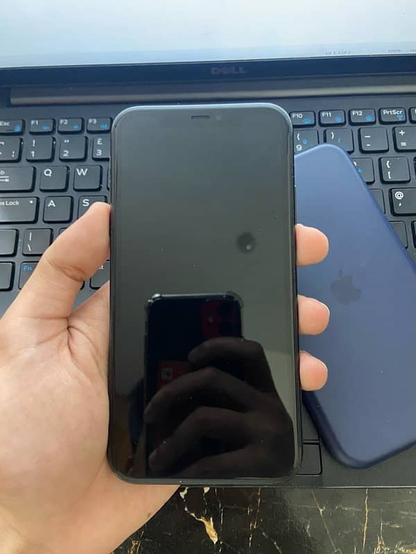 Iphone 11 factory unlock black A+ condition 2