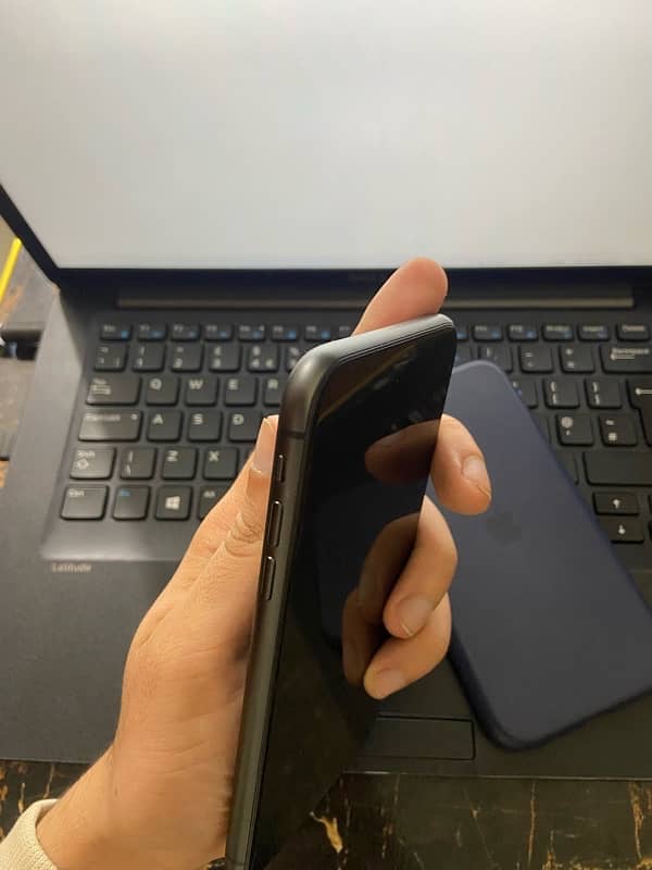 Iphone 11 factory unlock black A+ condition 6