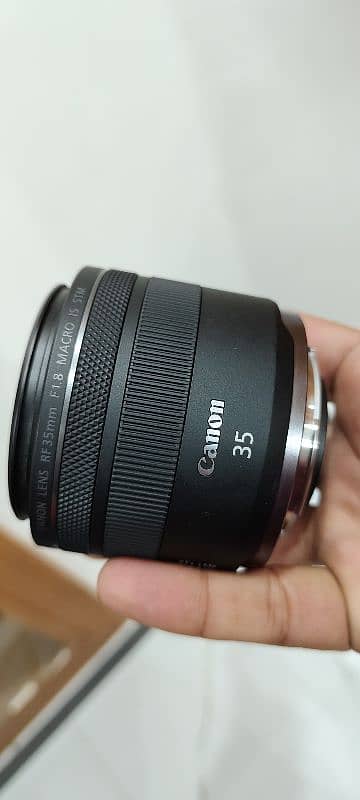 canon RF 35.1. 8 macro lens just like new 0