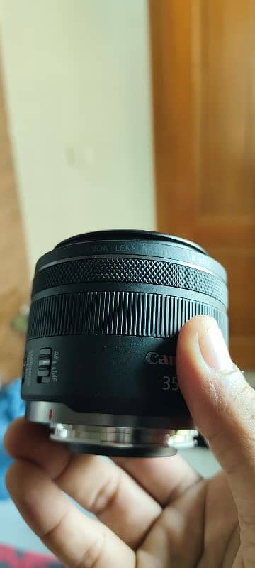 canon RF 35.1. 8 macro lens just like new 1