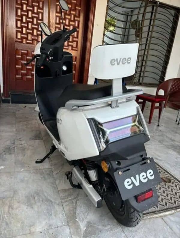 Evee Electric scooty 0