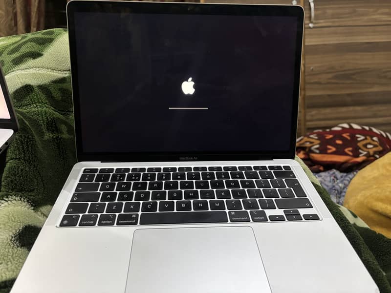 MacBook M1 air looked 1