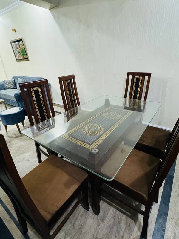 6 chairs dinning table. 2