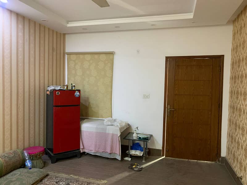 8 MARLA UPAR 3 BAD VIP PORTION AVAILABLE FOR RENT IN JOHAR TOWN NEAR KHOKHAR CHOWK 3