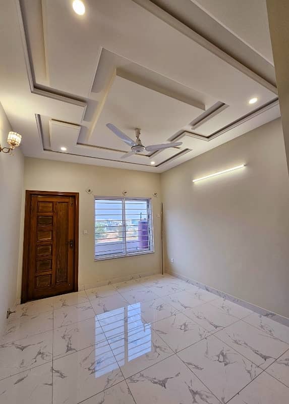 7 Marlas Tile Flooring Upper With Servant Quarter Near Punjab Cash & Carry G-13/3 5