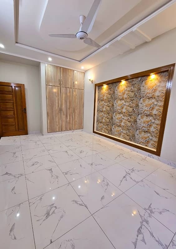 7 Marlas Tile Flooring Upper With Servant Quarter Near Punjab Cash & Carry G-13/3 6