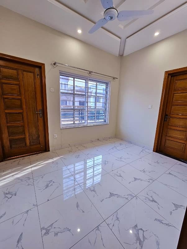 7 Marlas Tile Flooring Upper With Servant Quarter Near Punjab Cash & Carry G-13/3 7