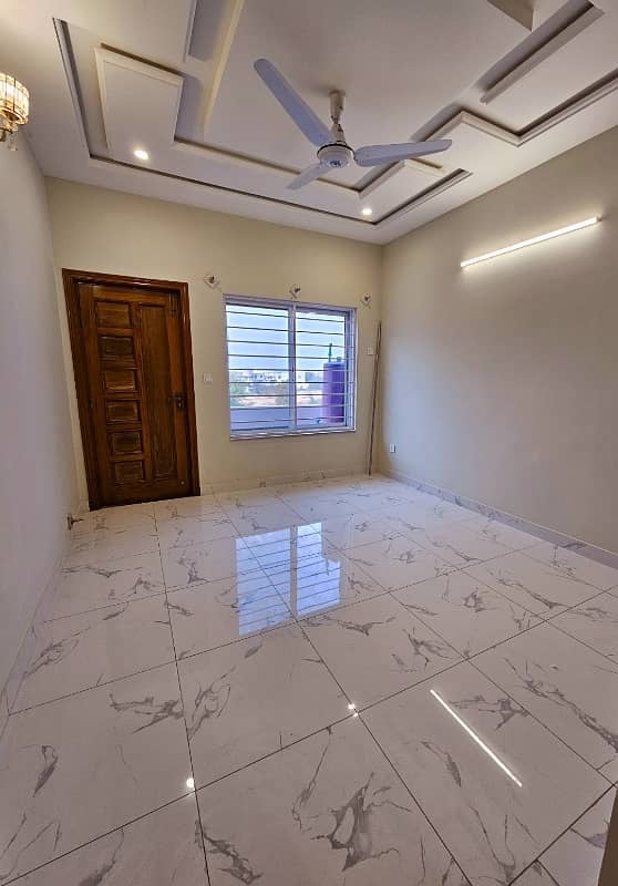 7 Marlas Tile Flooring Upper With Servant Quarter Near Punjab Cash & Carry G-13/3 10