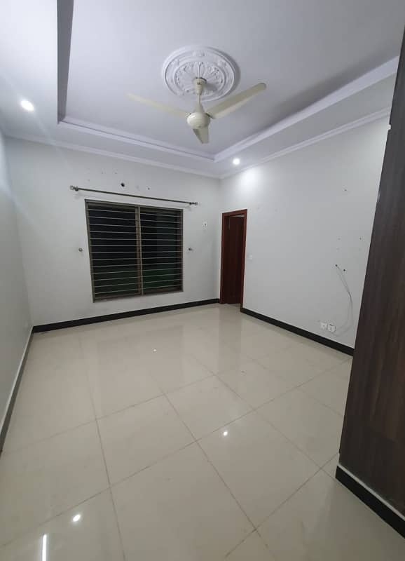 2 Bedrooms Kitchen Accommodation G-13/3 5