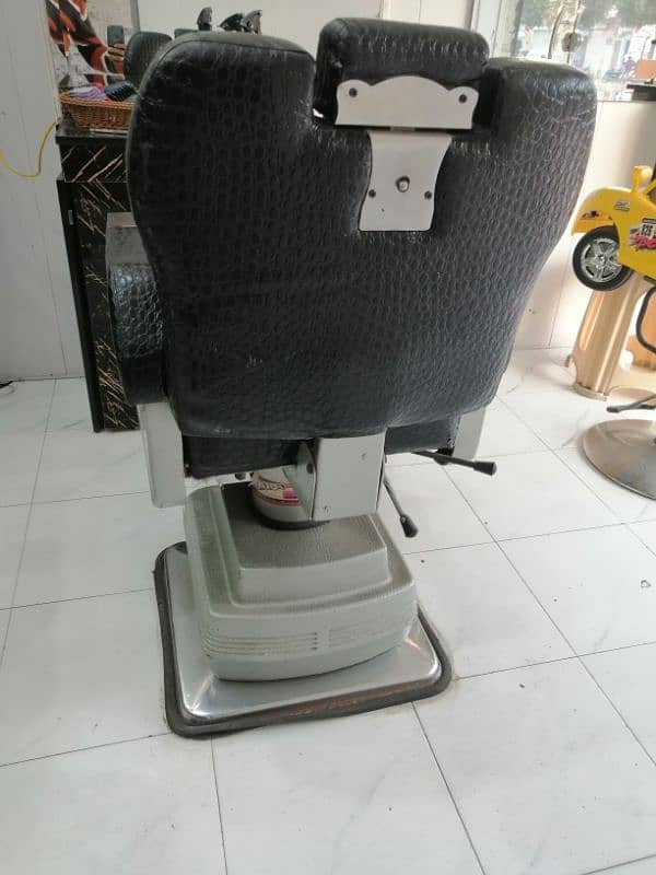 3 barber chair for sale good condition 2