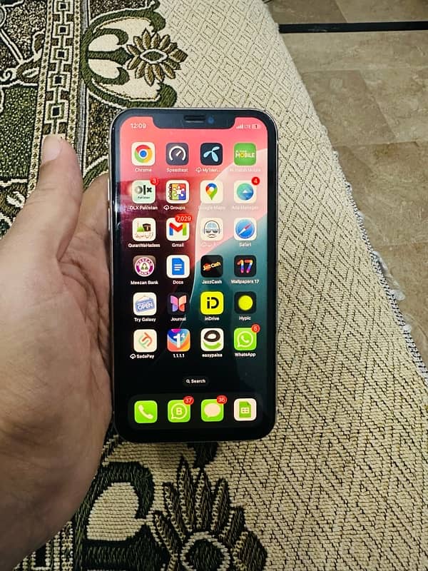 Iphone 11 (128GB) Factory unlocked 4