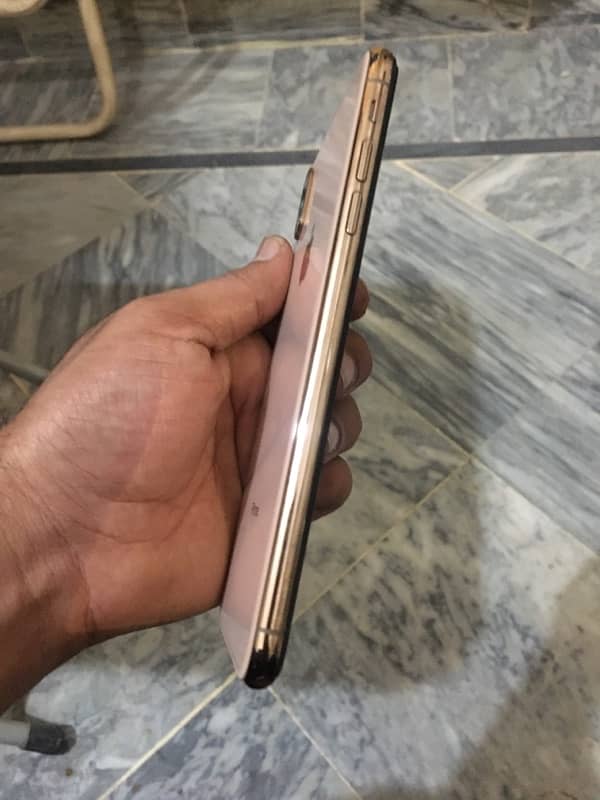 iPhone Xs Max 6