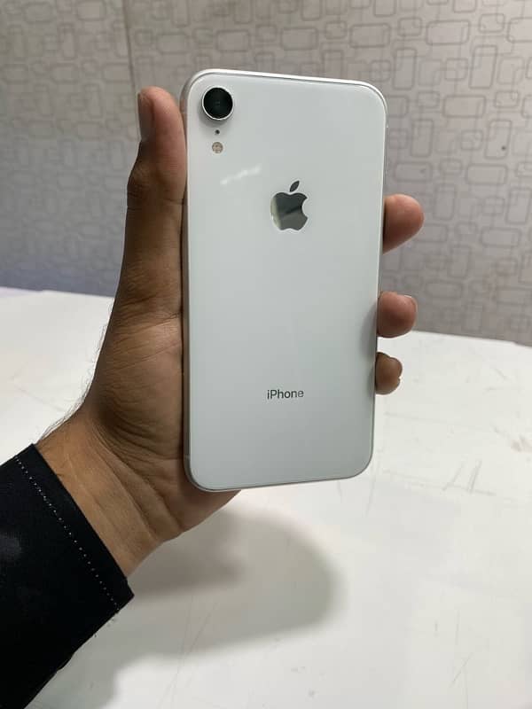 iPhone XR water pack 64 gb 1