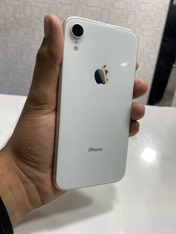 iPhone XR water pack 64 gb 2