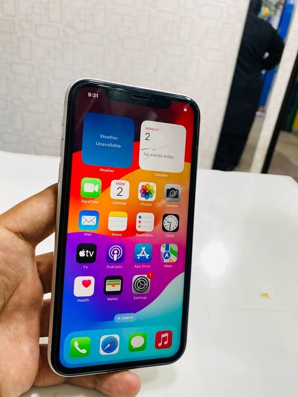 iPhone XR water pack 64 gb 7