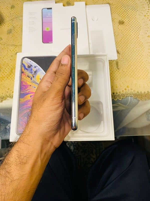 iphone xsmax. . . registered 1