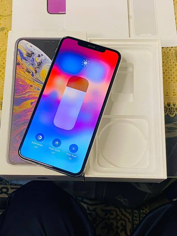 iphone xsmax. . . registered 2